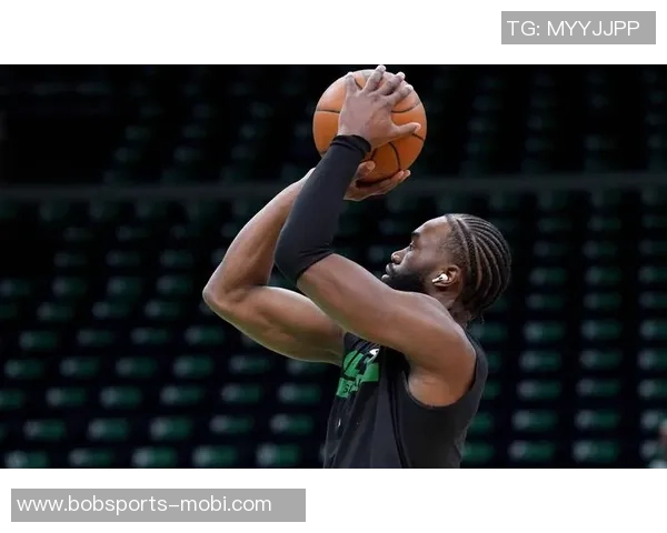 张佳玮分析杰伦布朗中投表现仅健康莱昂纳德可与之匹敌 张佳玮分析杰伦布朗中投表现仅健康莱昂纳德可与之匹敌